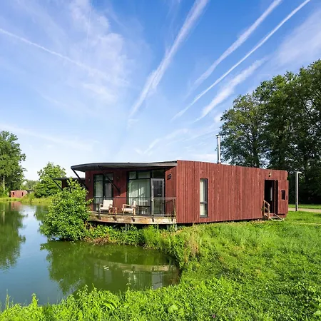 Spacious With Garden *