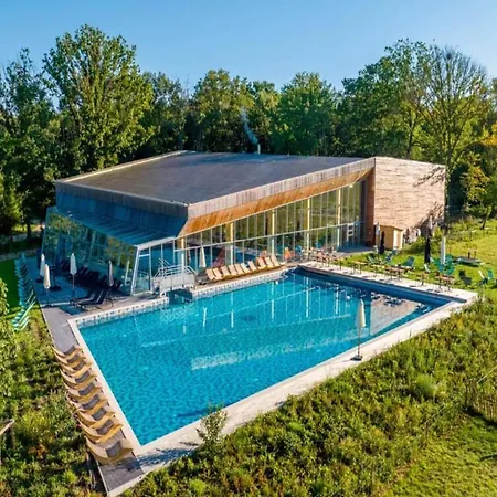 Spacious With Garden *